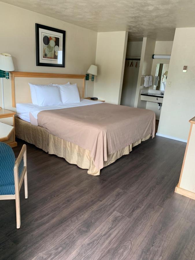 Economy Motel *